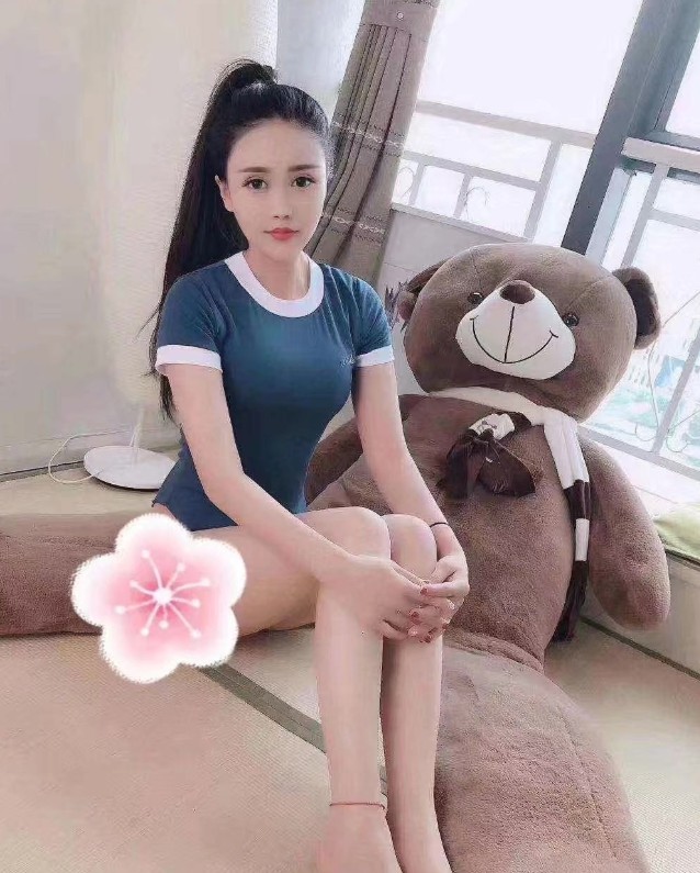 南昌在校大学生下海不久在店兼职，叫声好听，貌美肤白。